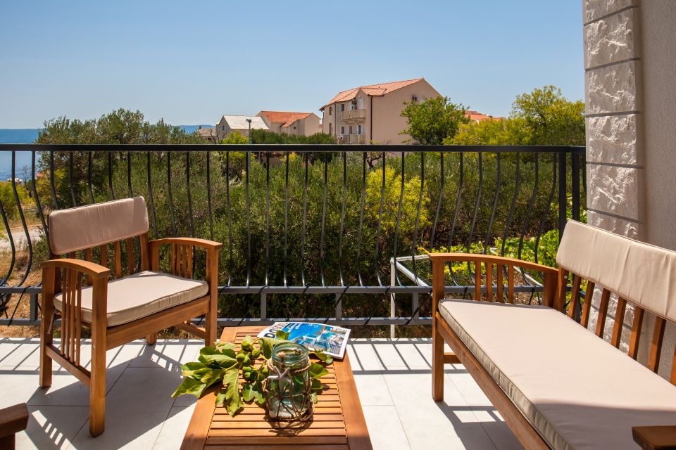 Apartment A4, first floor - terrace with outdoor furniture